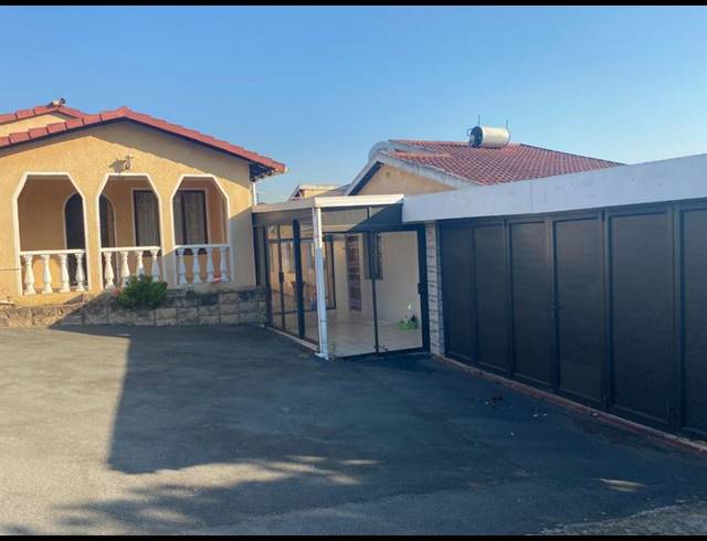4 BEDROOM HOUSE FOR SALE IN CENTENARY PARK